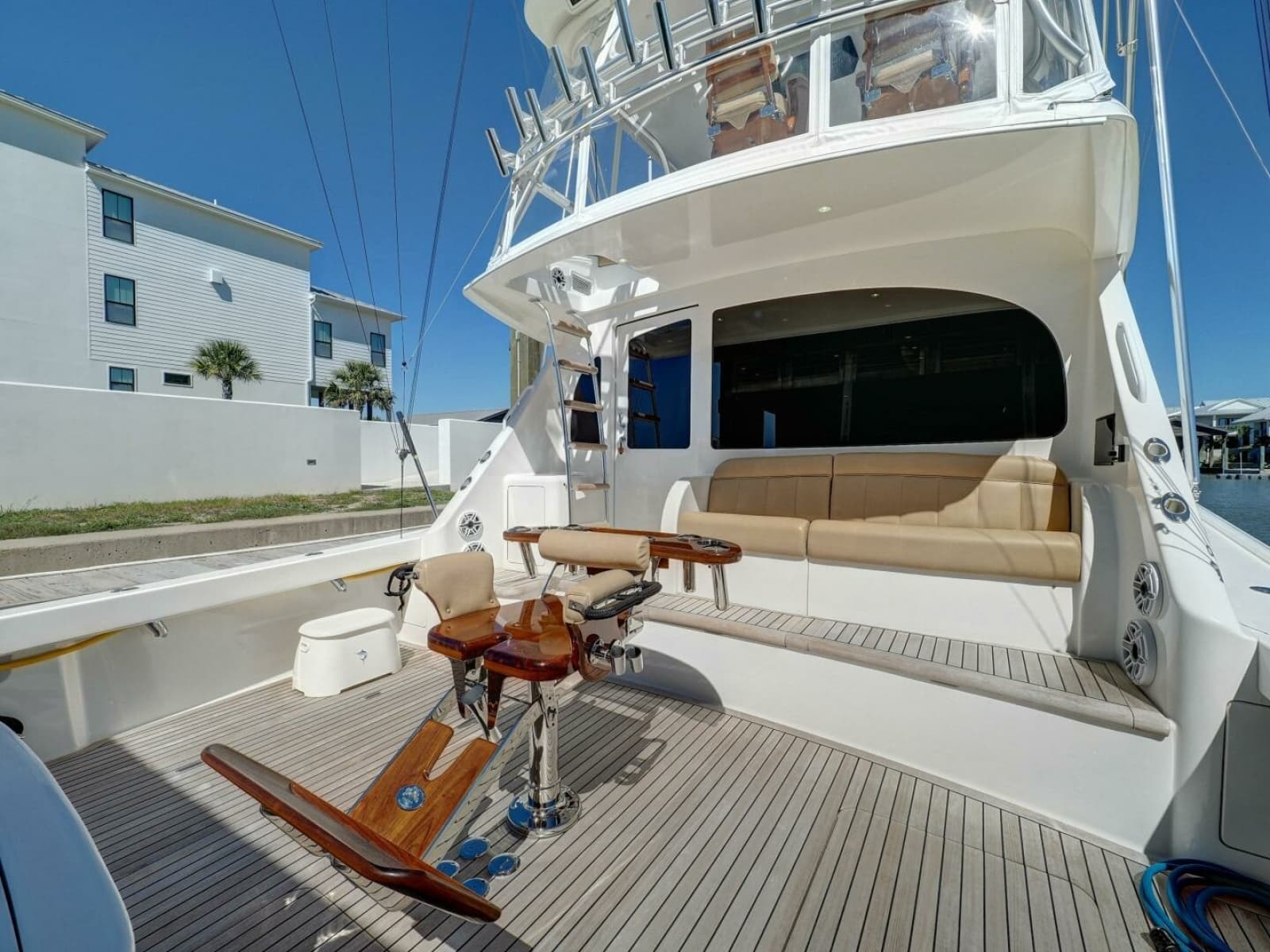 2017 Viking 52 Convertible - Photo 45