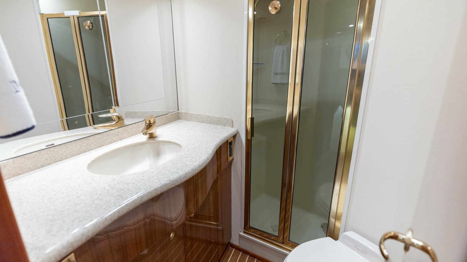 2007 Viking 45 Convertible - Photo 26