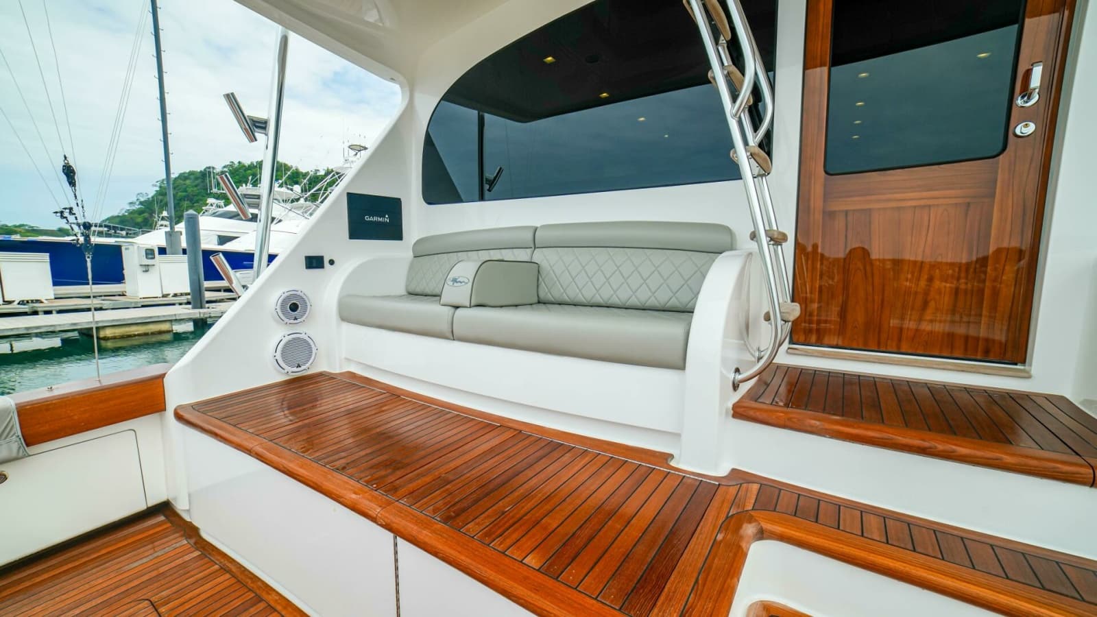 2023 Viking 72 Convertible - Photo 8