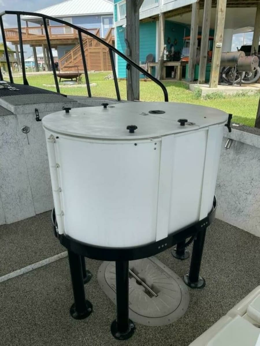 1997 Custom 31 Center Console - Photo 4