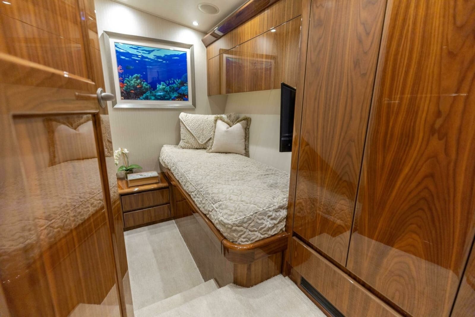 2018 Viking 62 Convertible - Photo 21