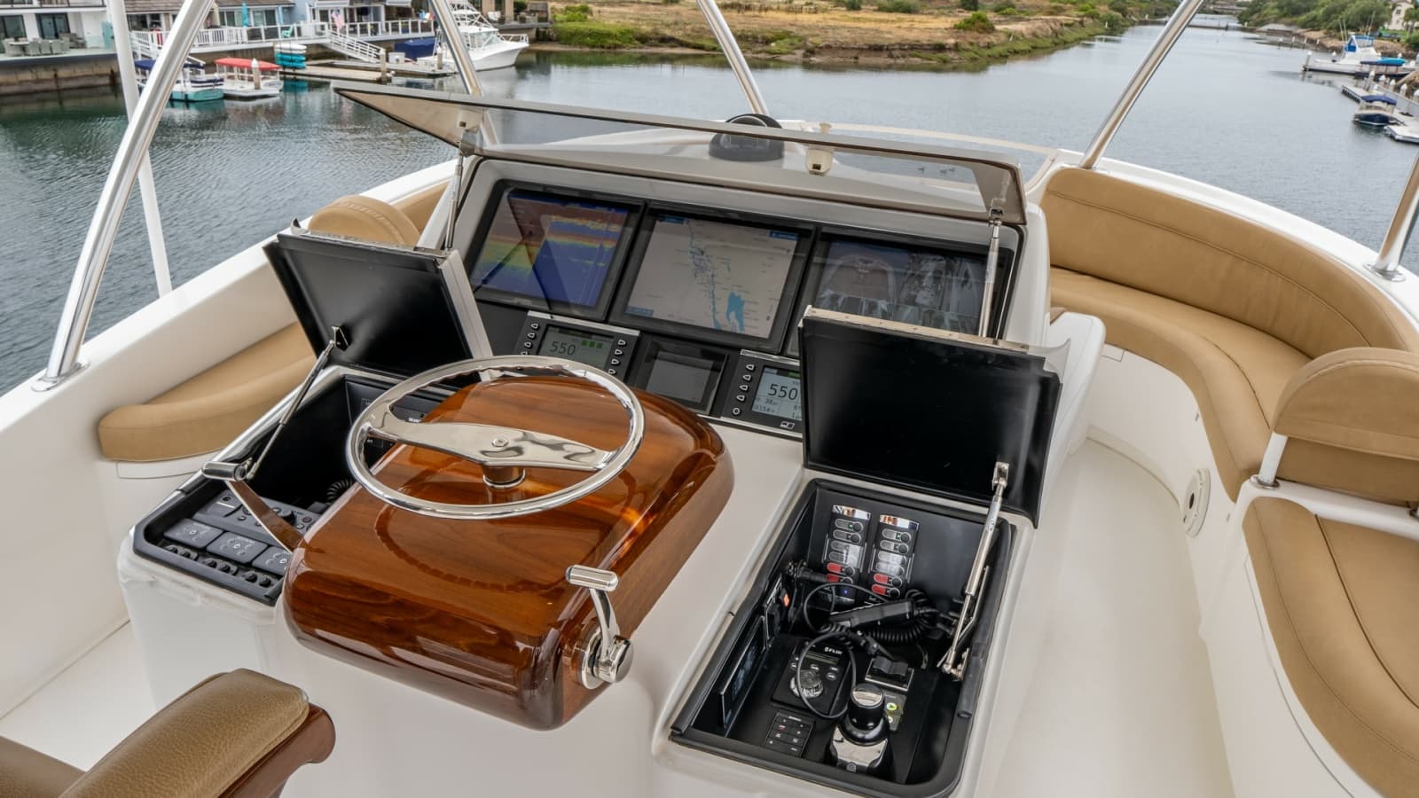 2020 Viking 92 Skybridge - Photo 74