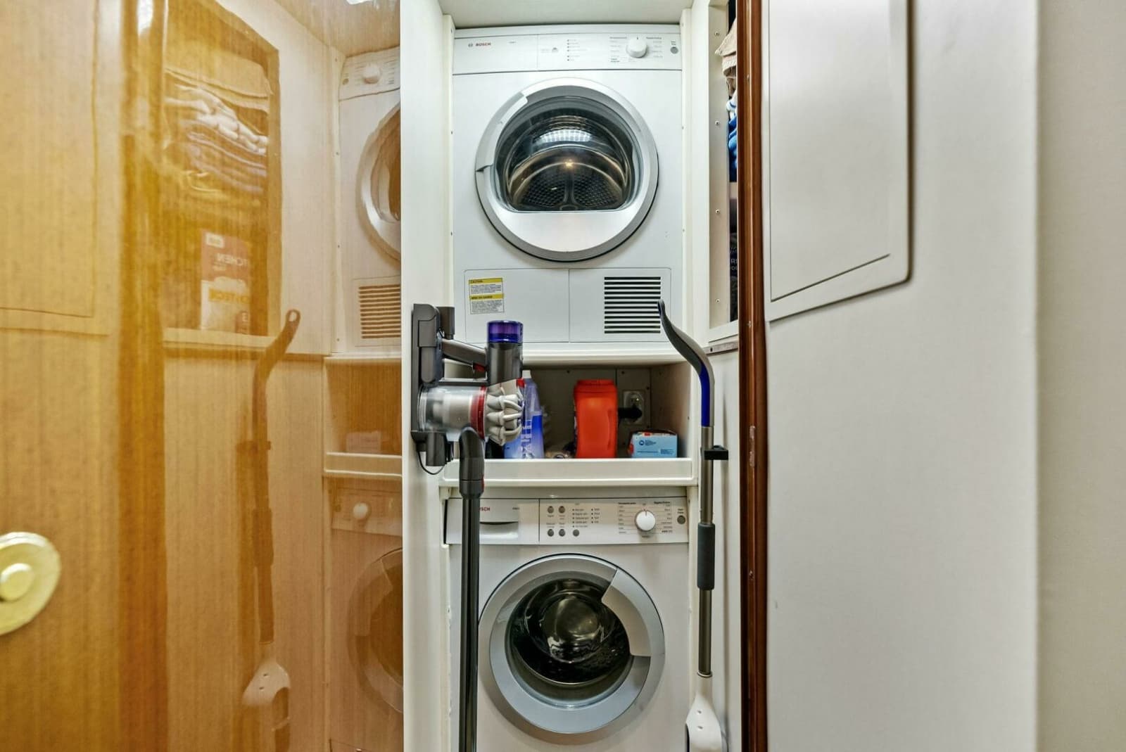 2002 Viking 65 Convertible - Photo 45