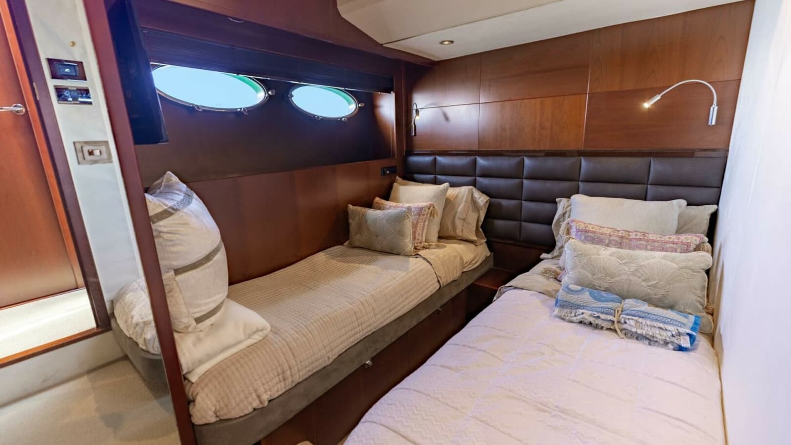 2011 Princess 64 - Photo 22