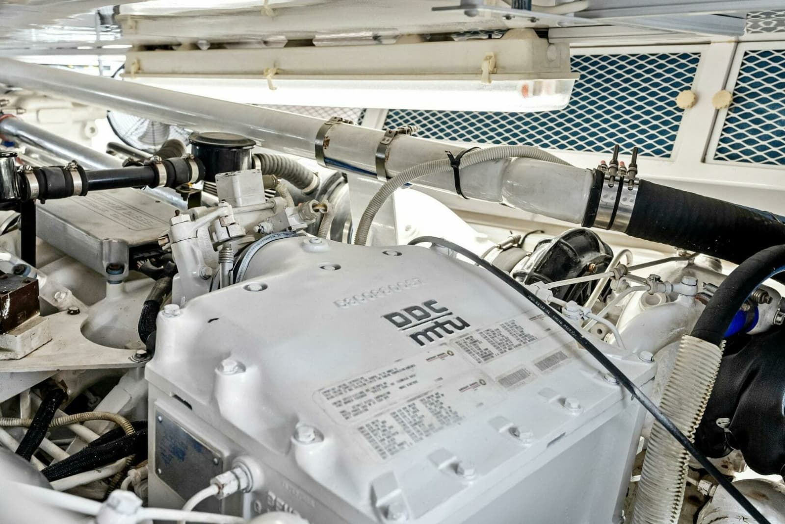 2002 Viking 65 Convertible - Photo 68