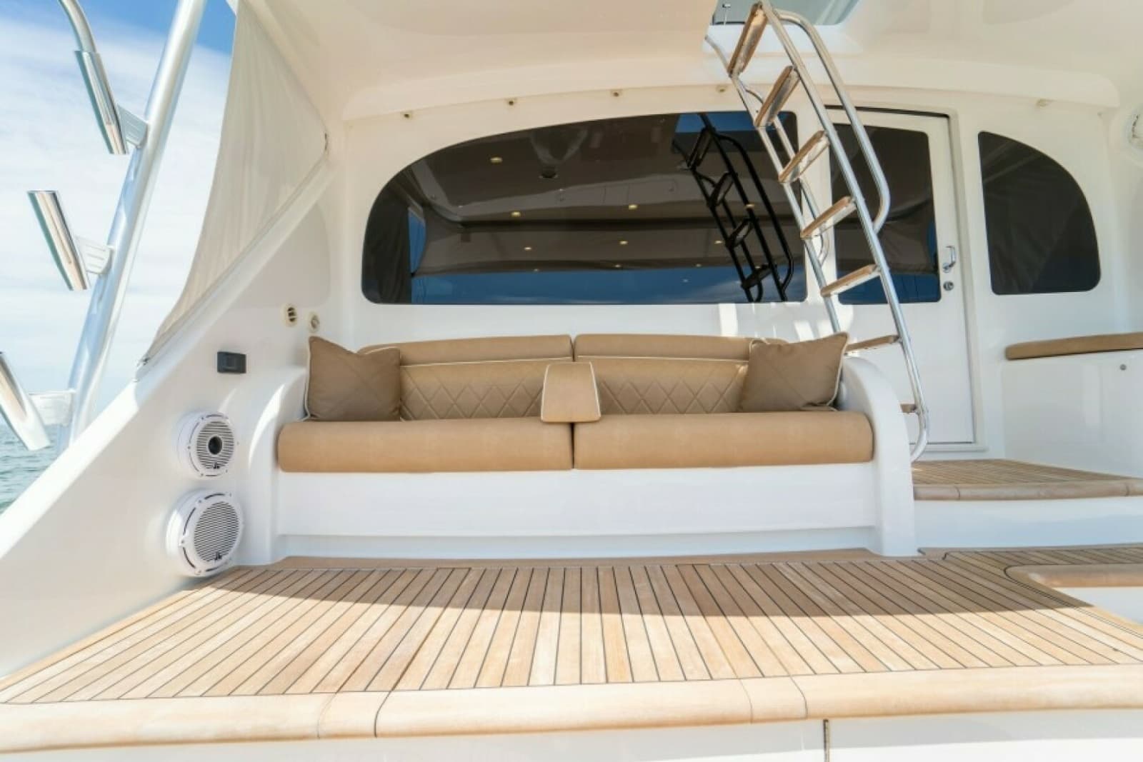 2018 Viking 72 Convertible - Photo 23