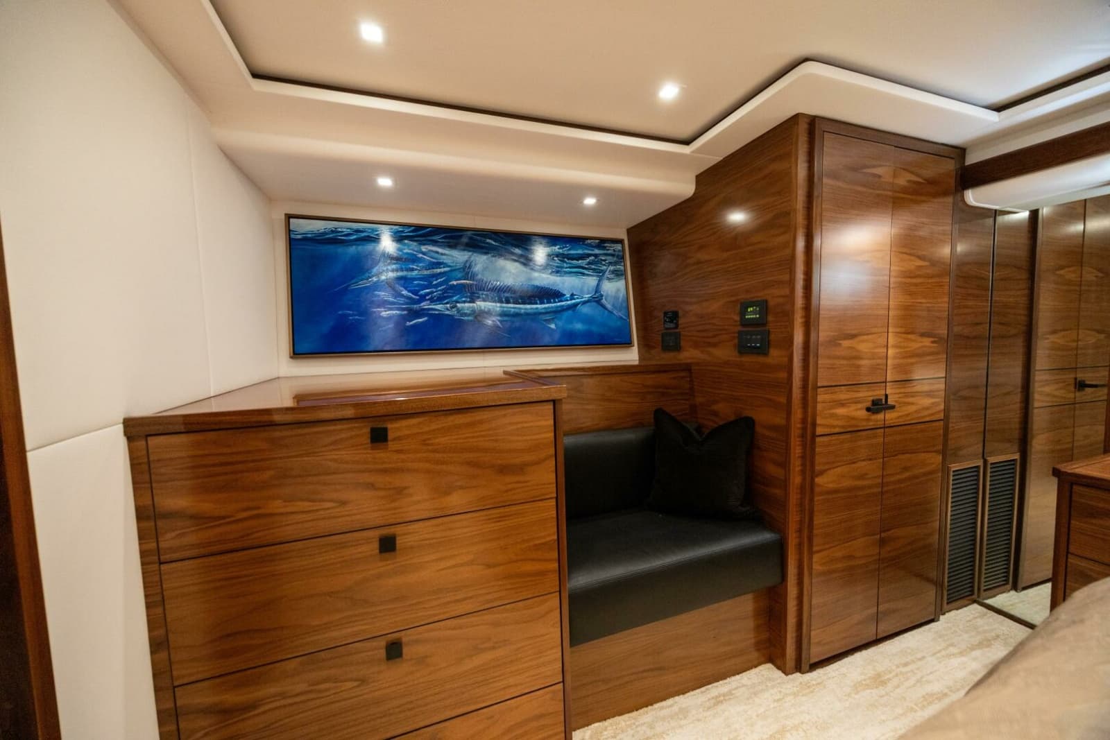 2025 Viking 82 Convertible - Photo 19