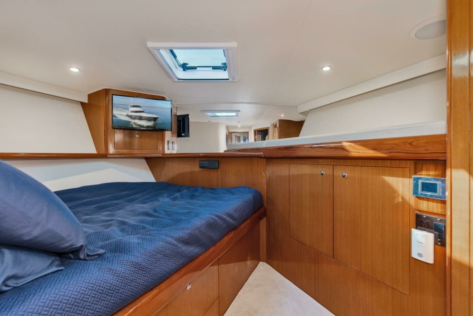 2001 Viking 65 Enclosed Bridge - Photo 41