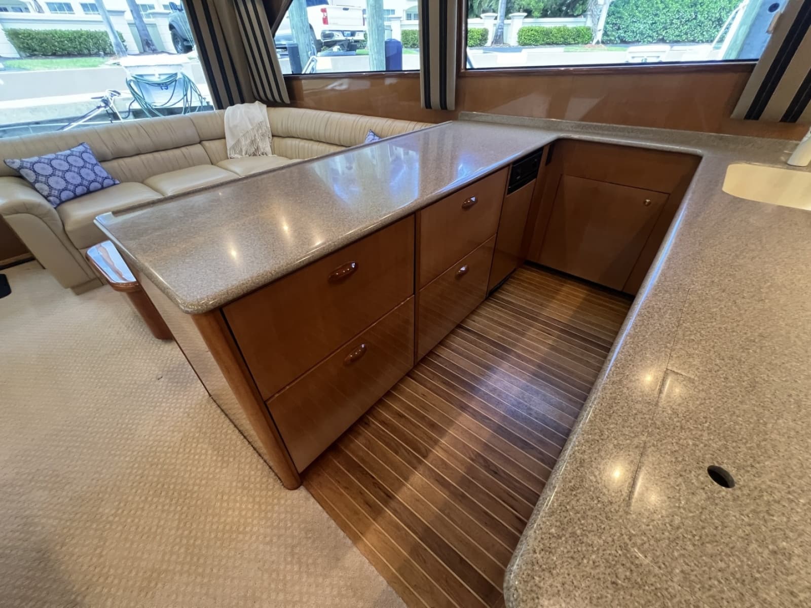2003 Viking 52 Convertible - Photo 25