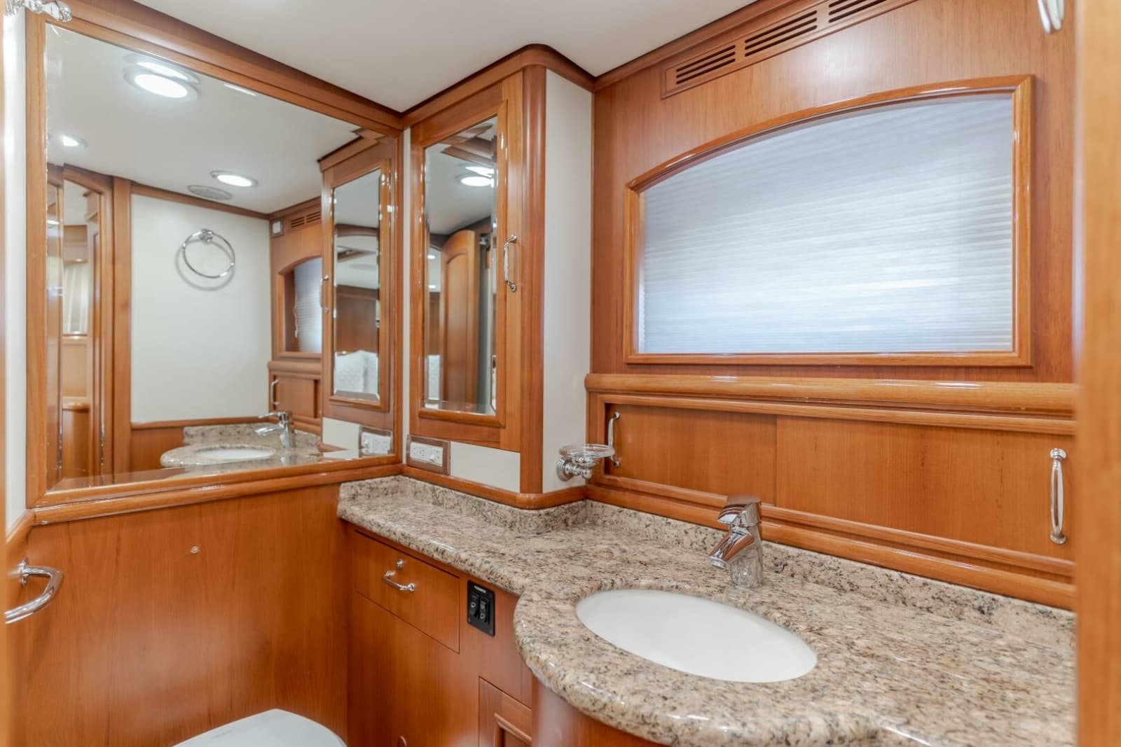 2008 Grand Banks 59 Aleutian RP - Photo 31