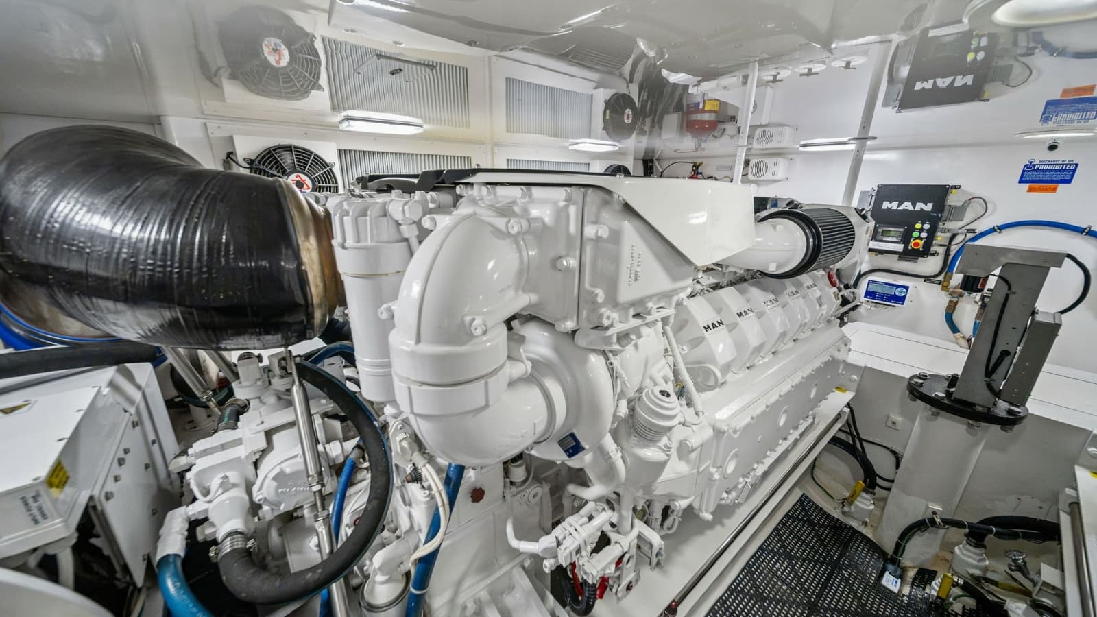 2013 Viking 55 Convertible - Photo 56