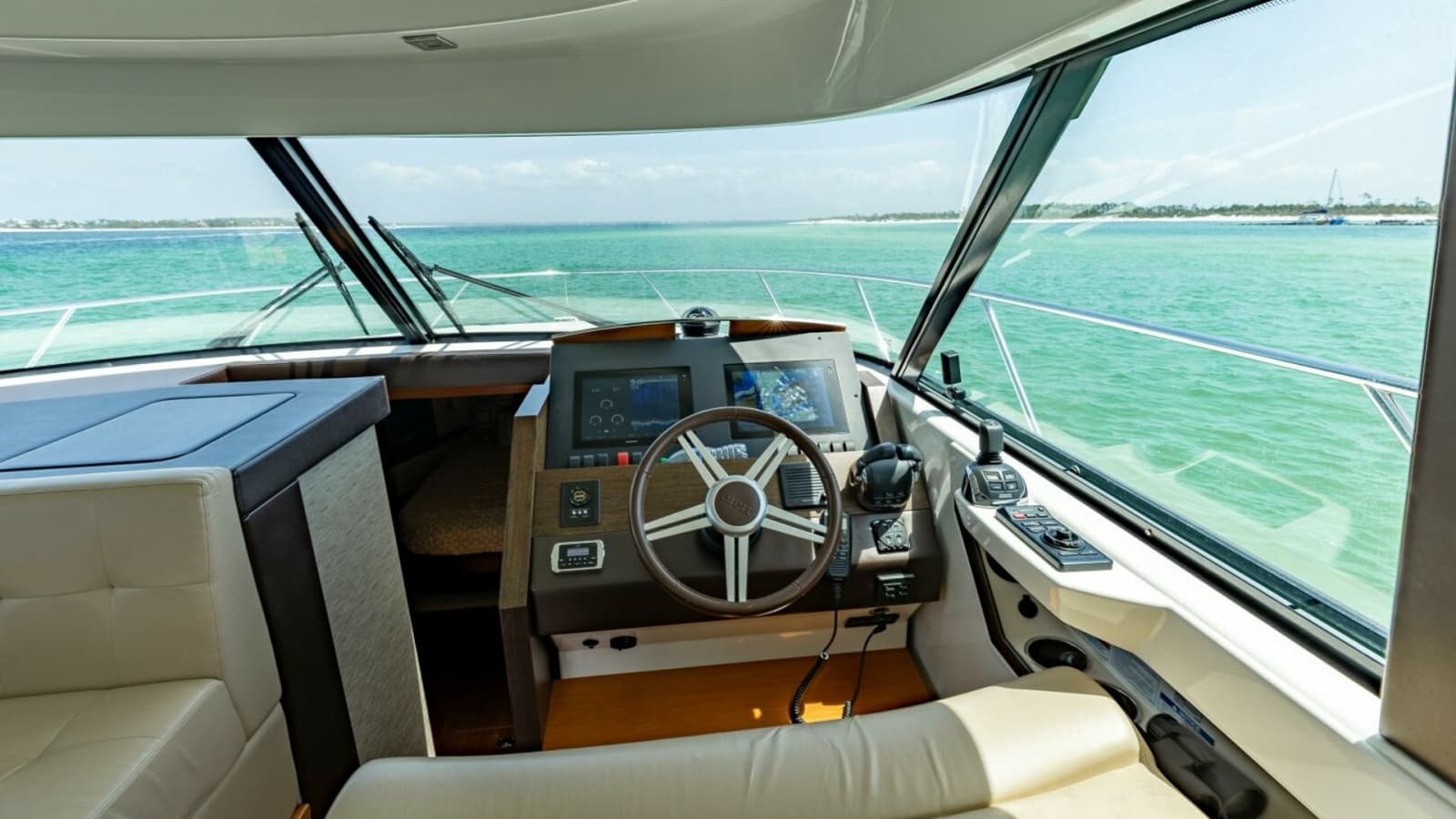 2015 Tiara Yachts 44 Coupe - Photo 7