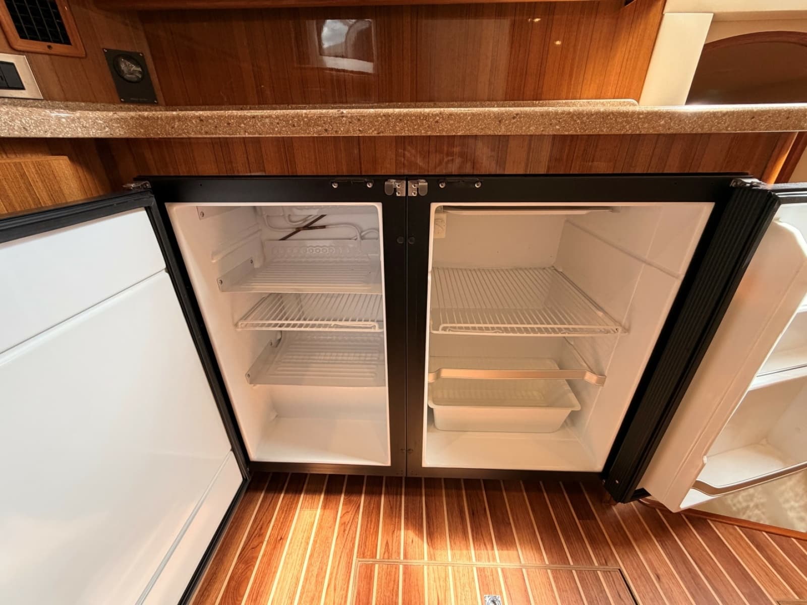 2015 Viking 42 Open - Photo 5