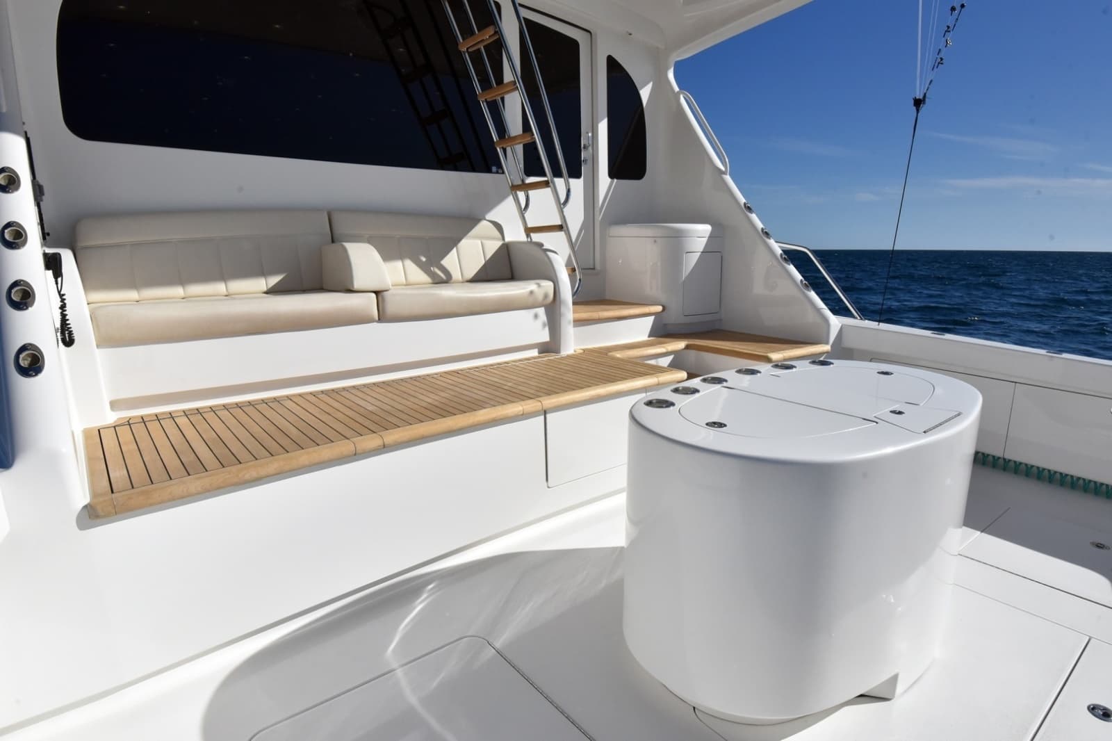 2019 Viking 80 Skybridge - Photo 185
