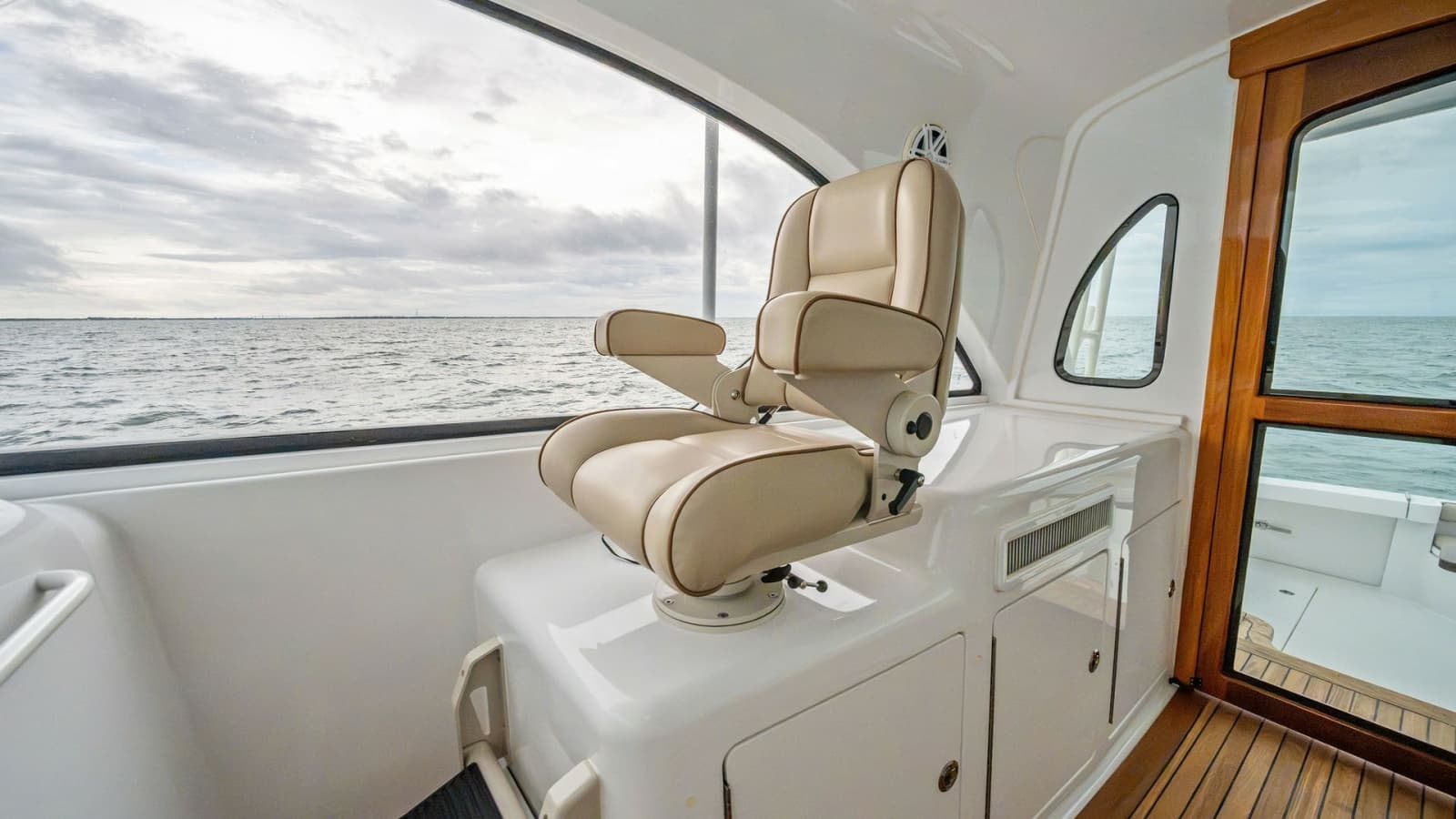 2017 Hatteras GT 45X - Photo 34