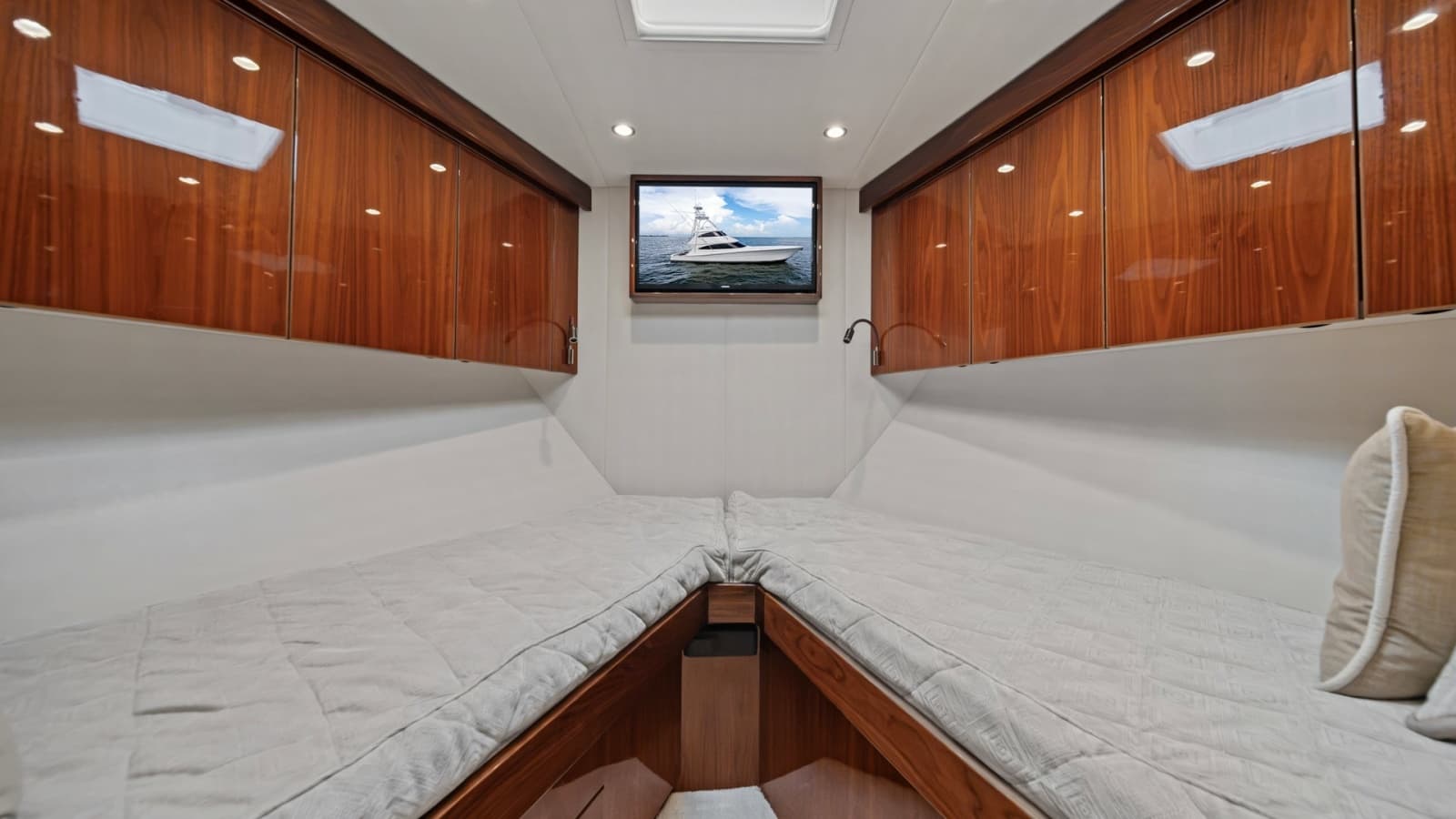 2021 Viking 72 Enclosed Bridge - Photo 45