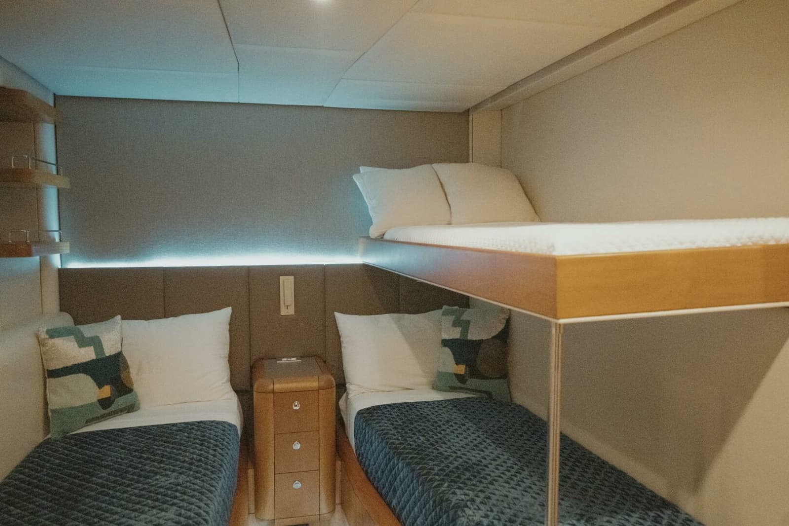 1996 Oceanfast 87 Enclosed Bridge Sportfish - Photo 17