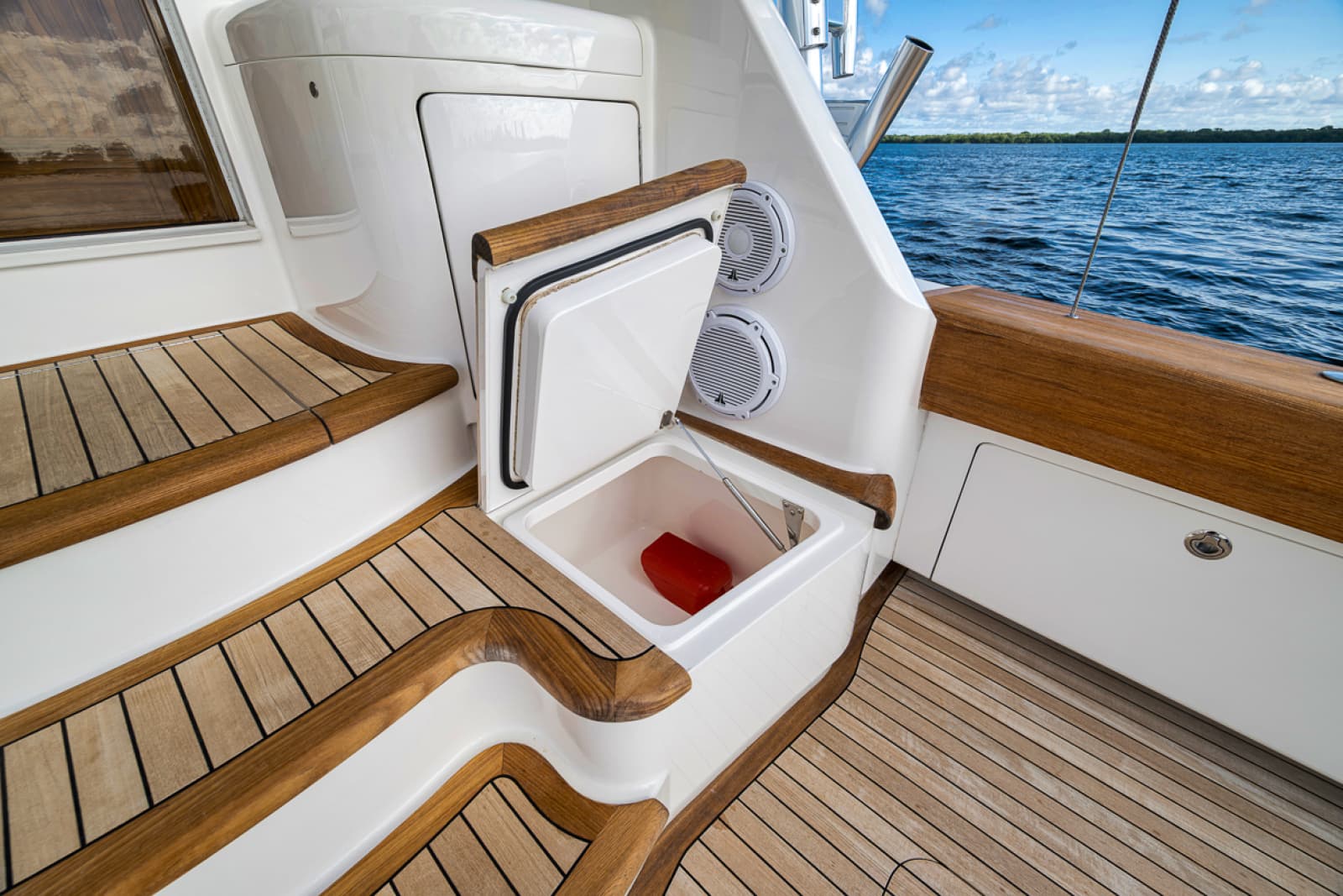 2020 Viking 68 Convertible - Photo 56
