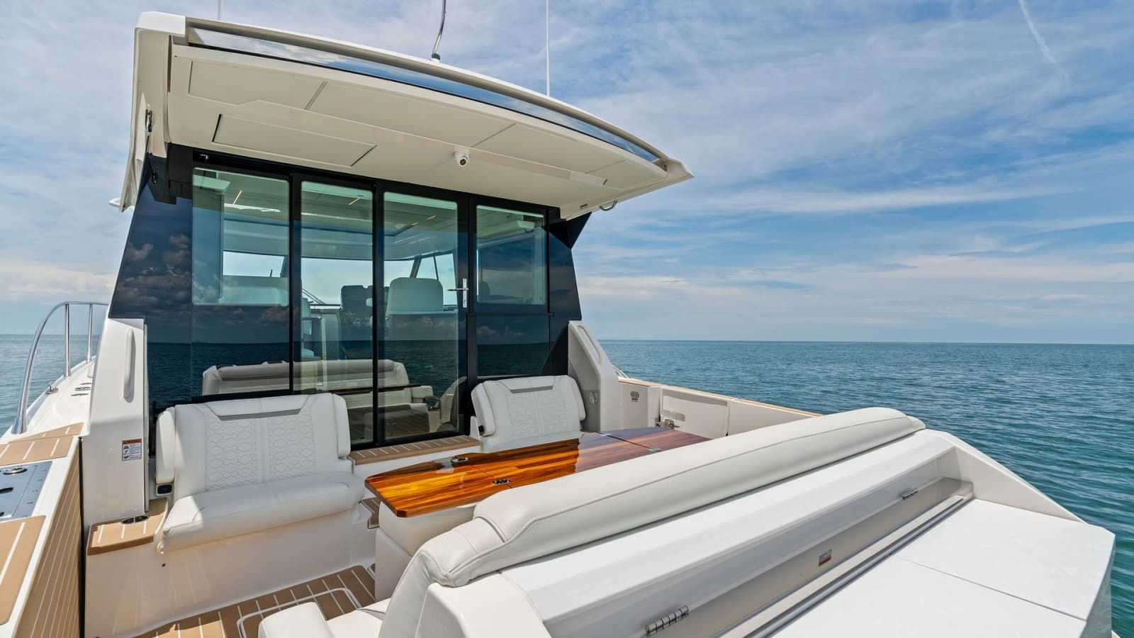 2025 Tiara Yachts 48LE - Photo 25