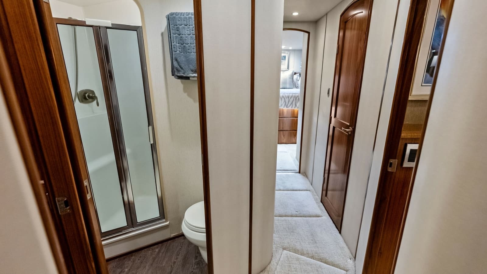 2018 Viking 62 Convertible - Photo 19
