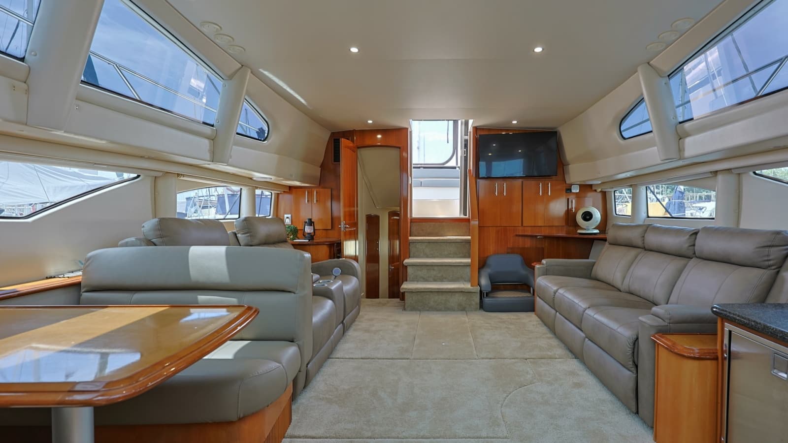 2006 Carver 396 Motor Yacht - Photo 13