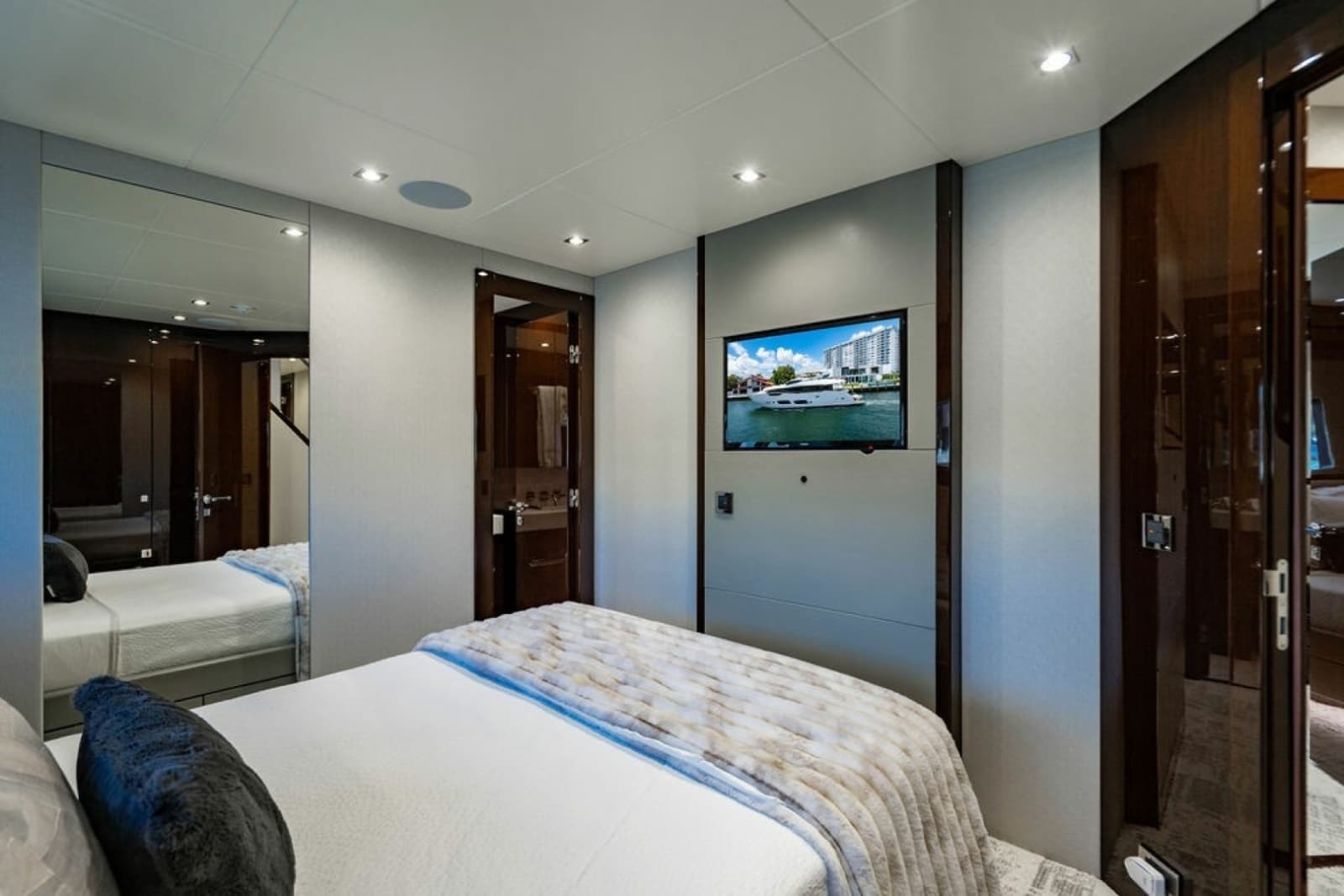2019 Sunseeker 95 Motor Yacht - Photo 63