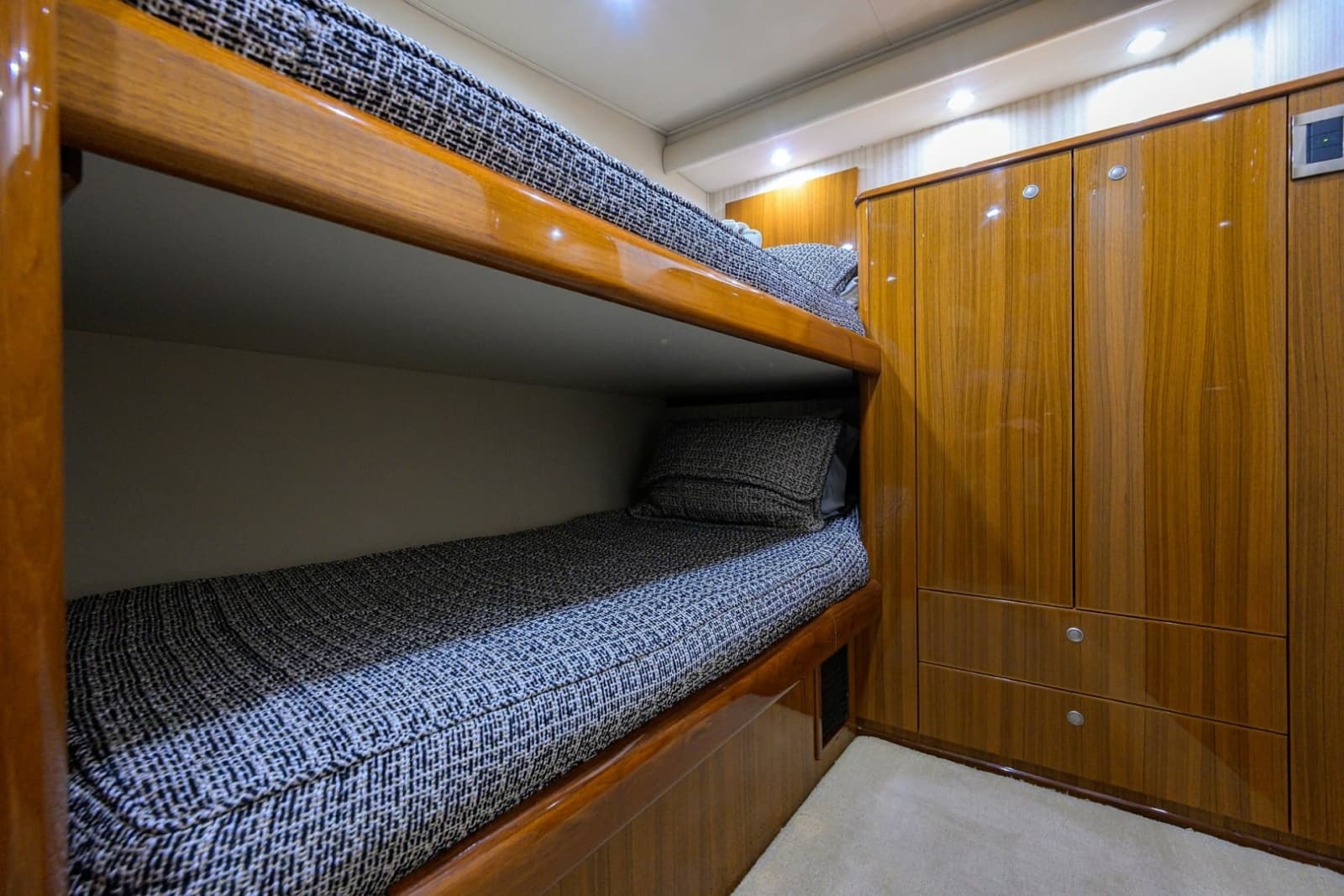 2008 Viking 68 Convertible - Photo 20