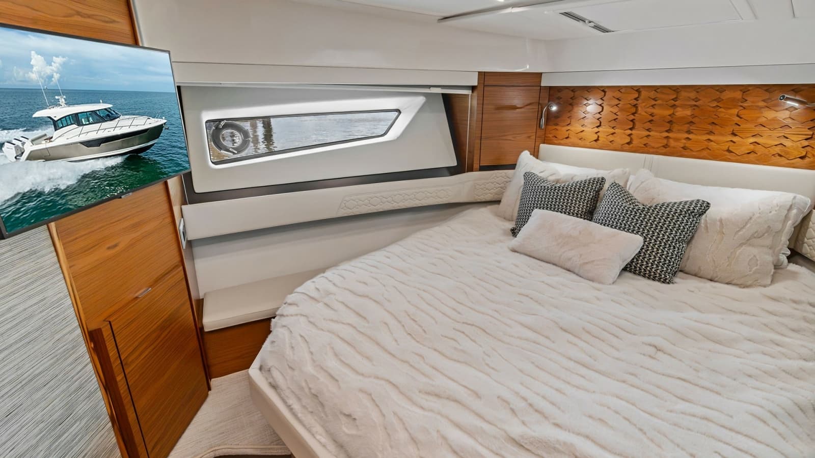 2025 Tiara Yachts 48LE - Photo 59