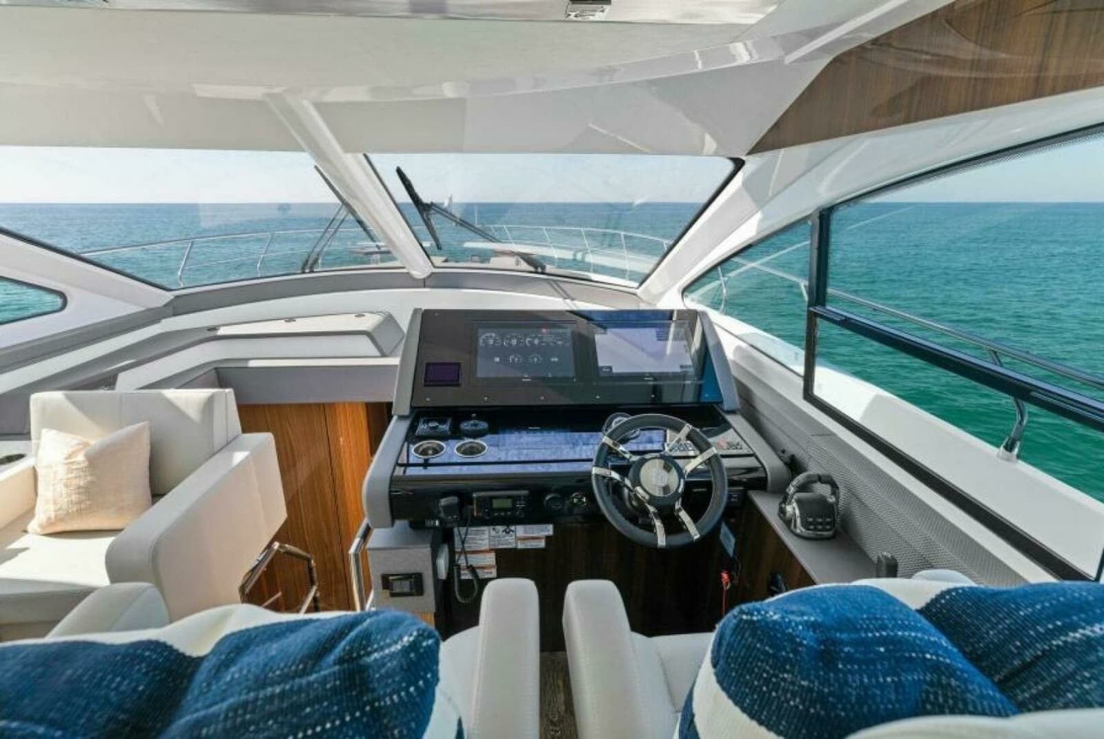 2023 Cruisers Yachts 60 Cantius Fly - Photo 33