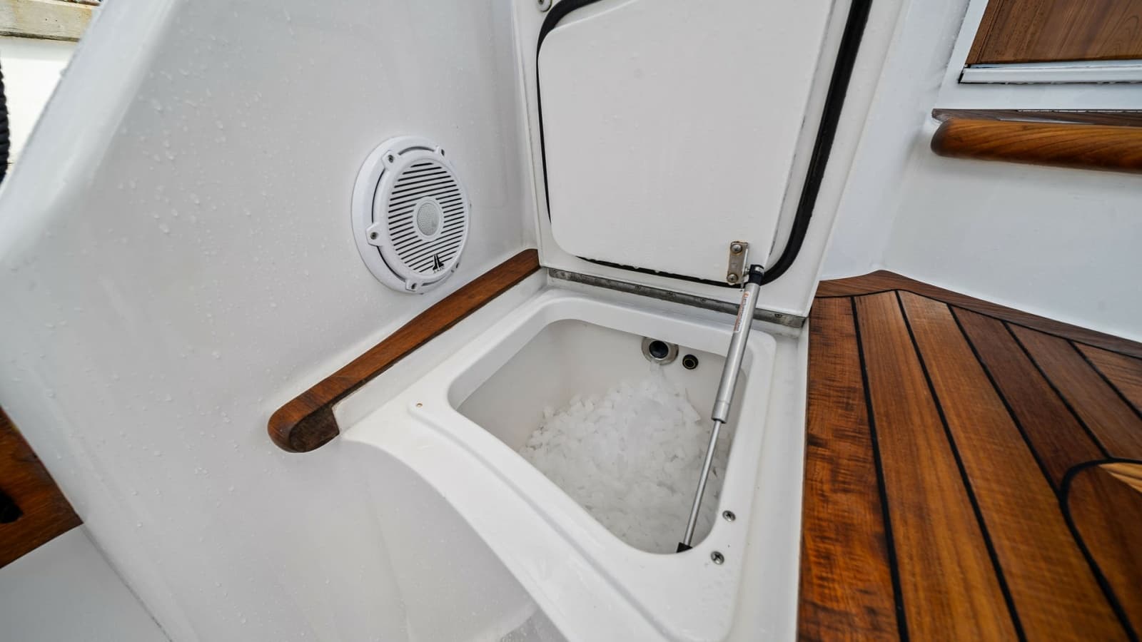 2015 Viking 70 Convertible  - Photo 61