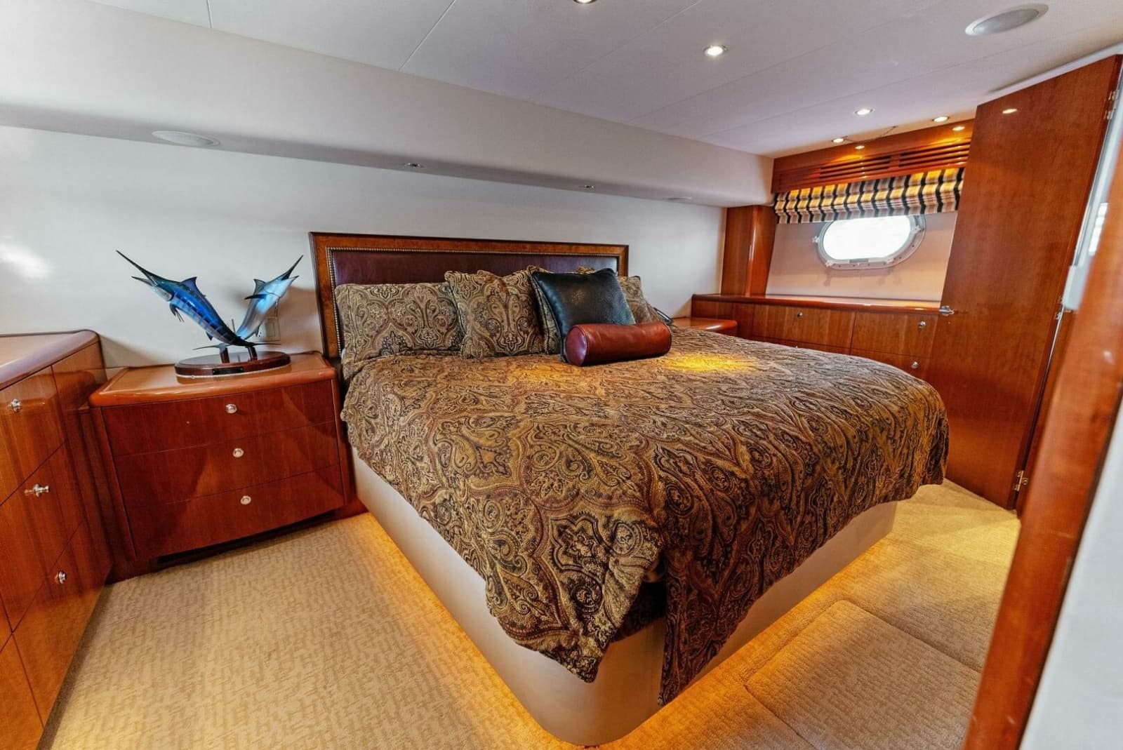 2007 Hatteras 64 Convertible - Photo 30