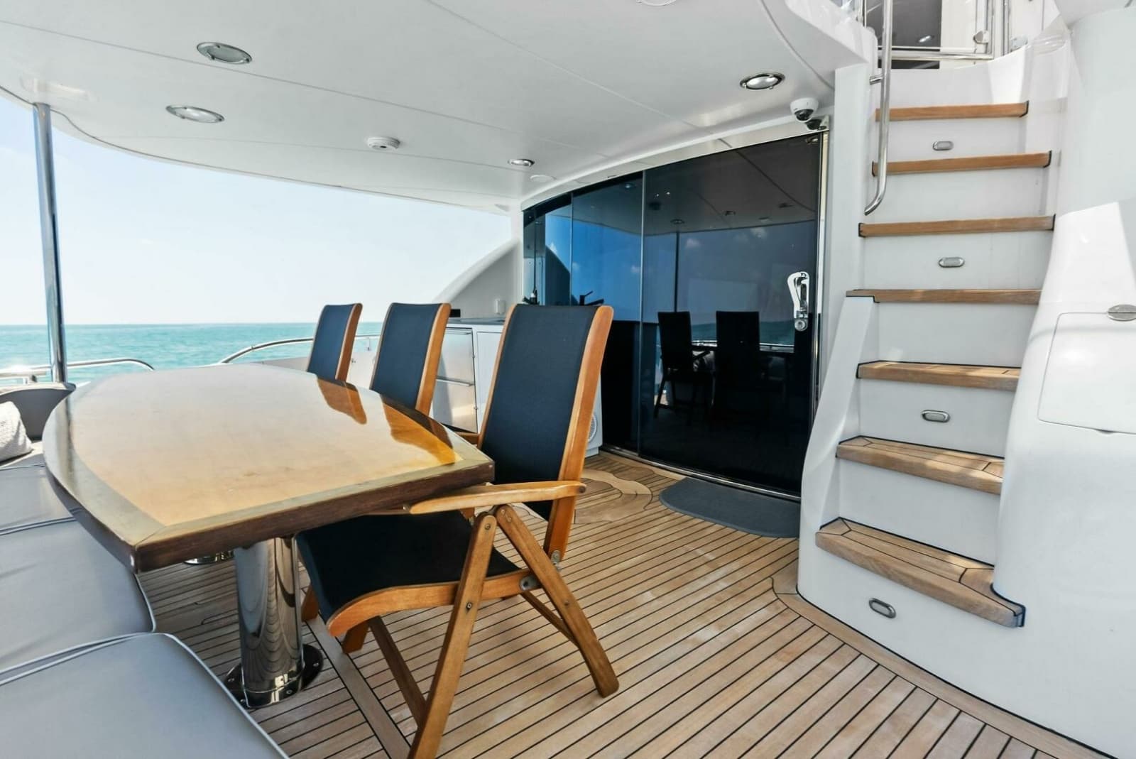 2006 Lazzara Yachts 84 Skylounge - Photo 87