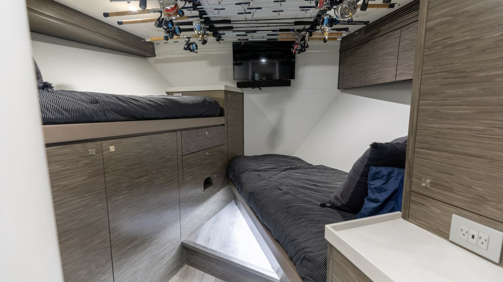 2021 Hatteras 65 GT - Photo 26