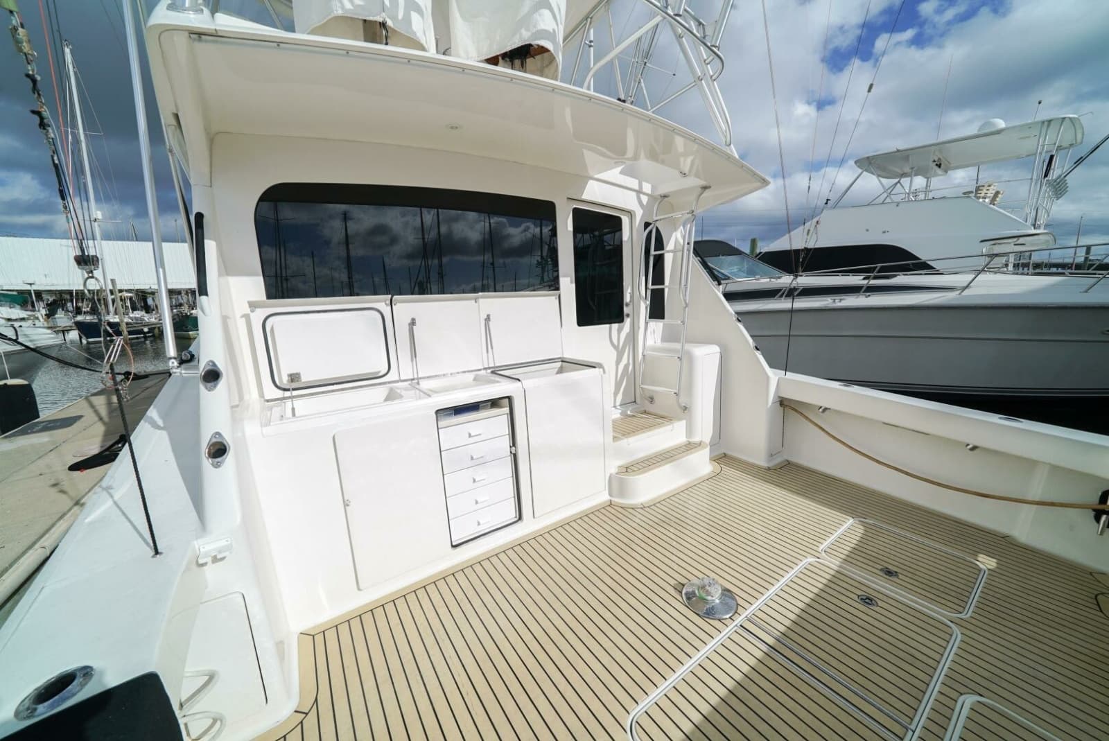 2007 Viking 45 Convertible - Photo 28
