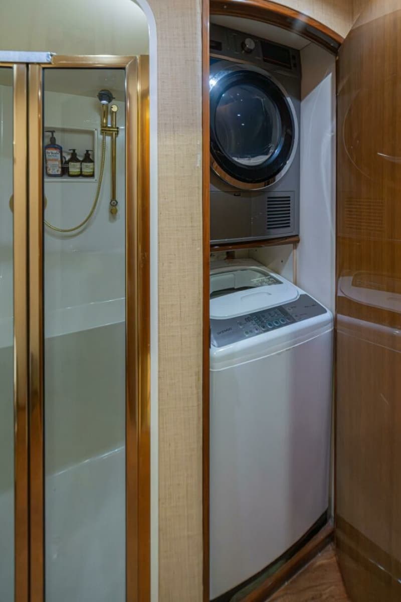 2006 Viking 56 Convertible - Photo 51