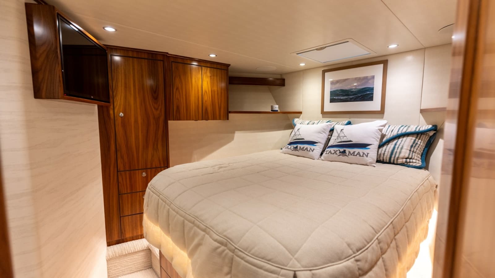 2022 Viking 68 Convertible - Photo 27