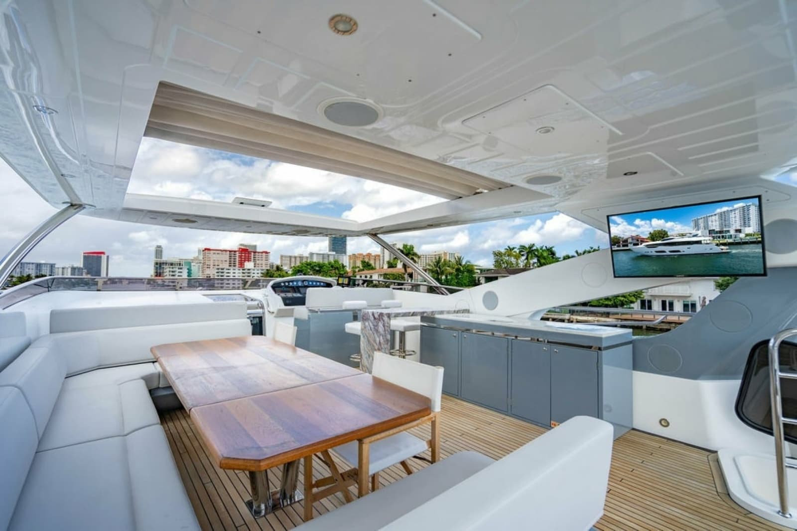 2019 Sunseeker 95 Motor Yacht - Photo 24