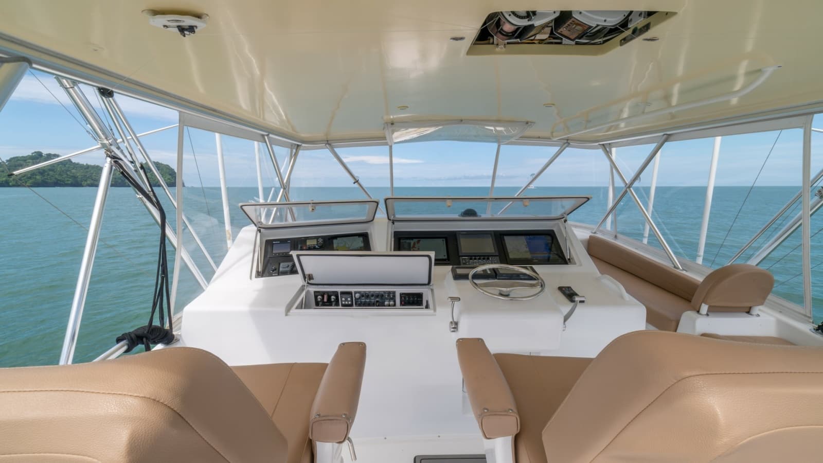 2002 Viking 61 Convertible - Photo 3