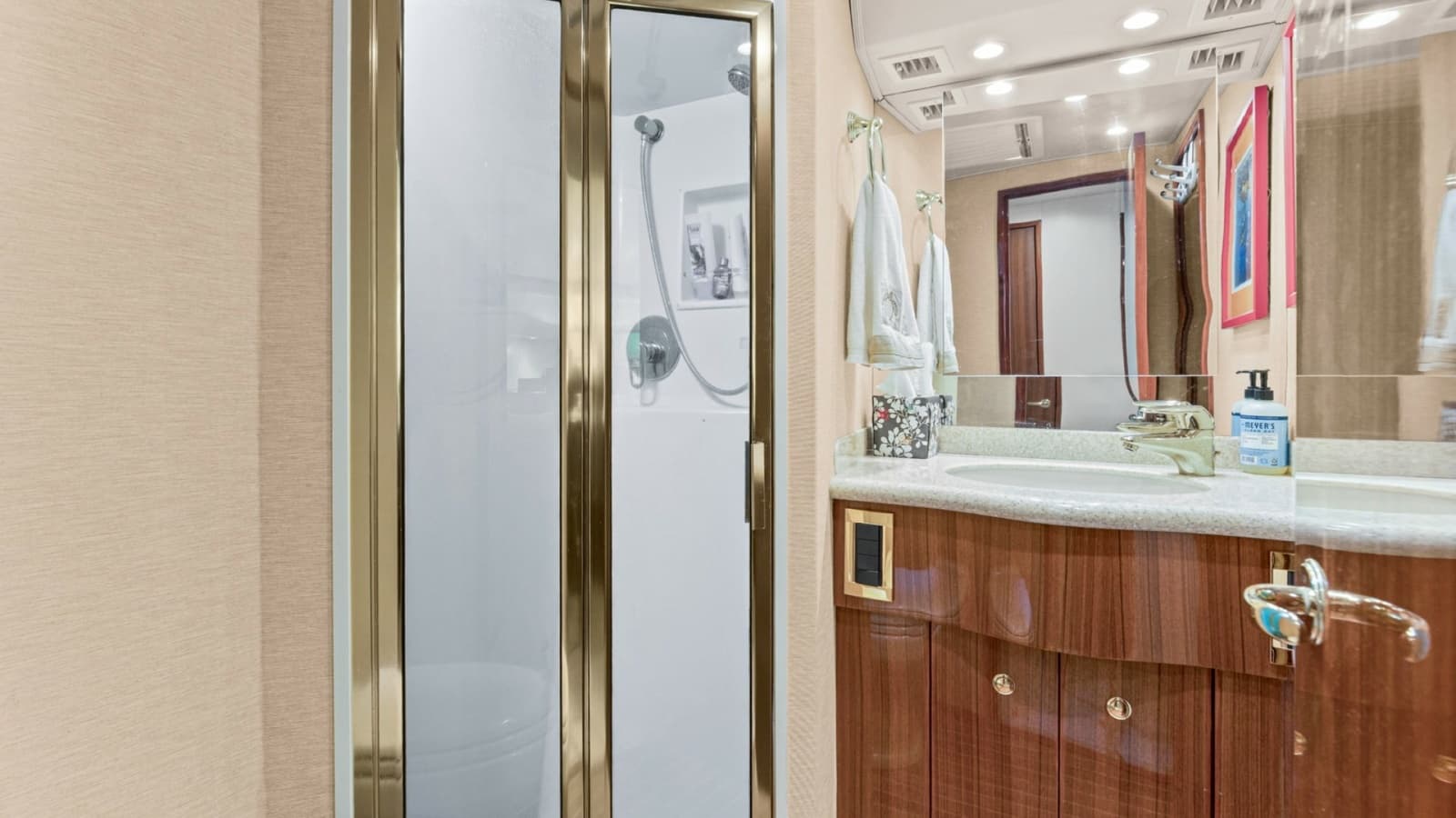 2005 Viking 61 Enclosed Bridge - Photo 26