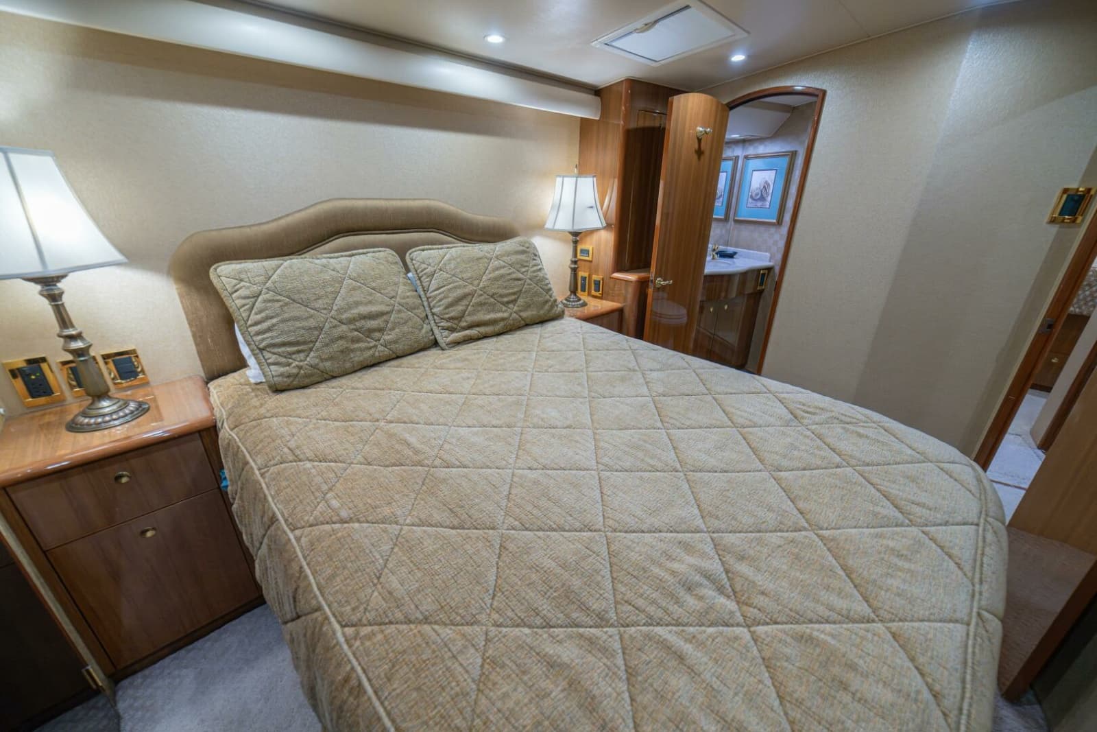 2006 Viking 56 Convertible - Photo 62