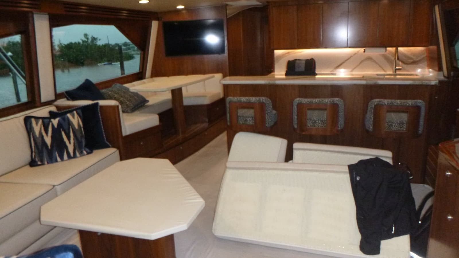 2022 Viking 68 Convertible - Photo 9