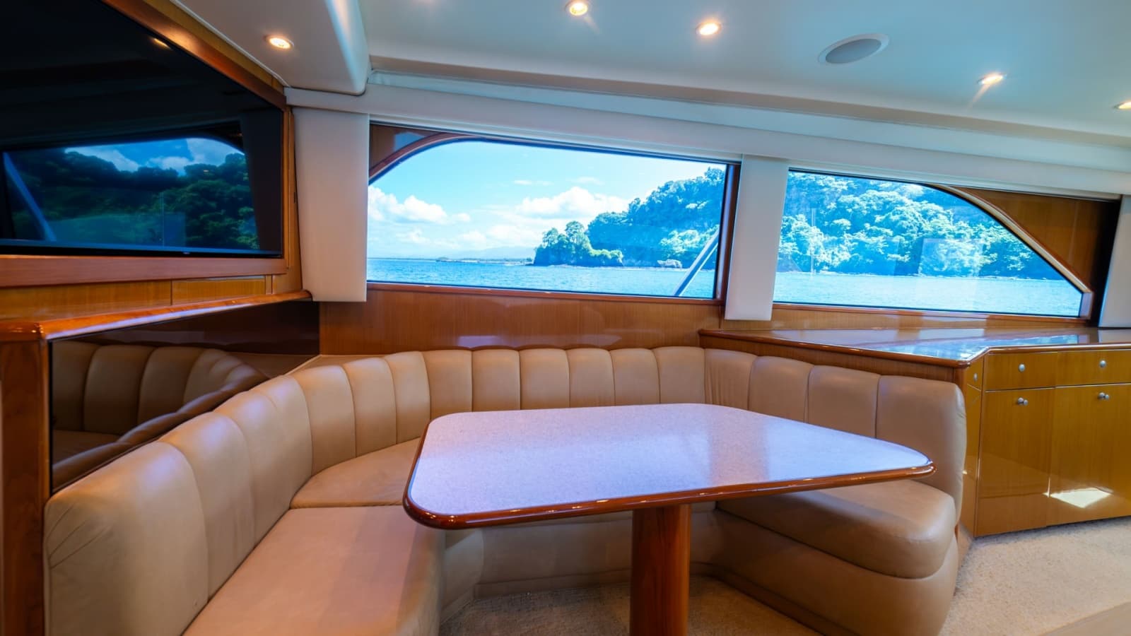 2001 Viking 61 Convertible - Photo 18