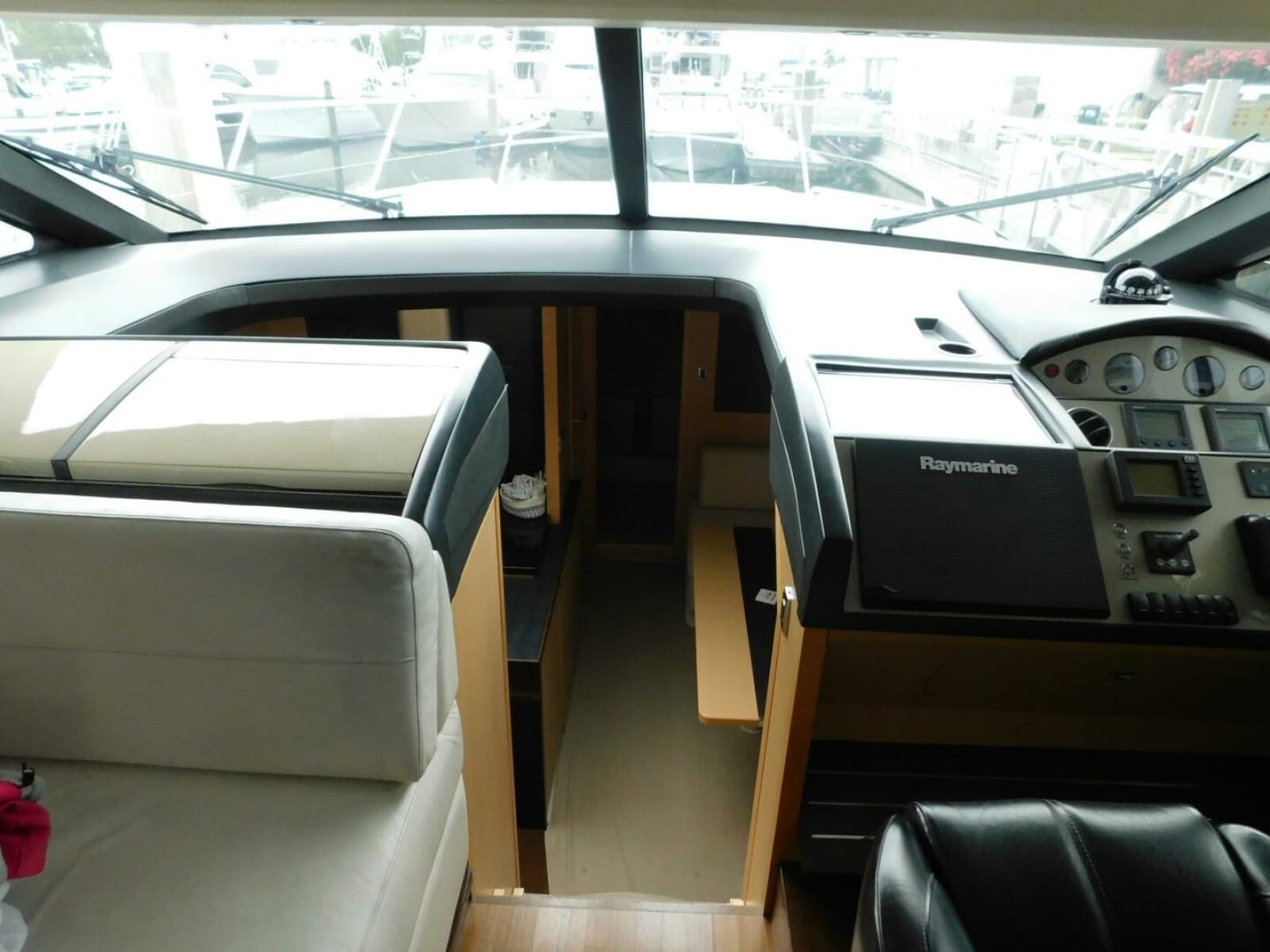 2011 Princess V52 - Photo 18