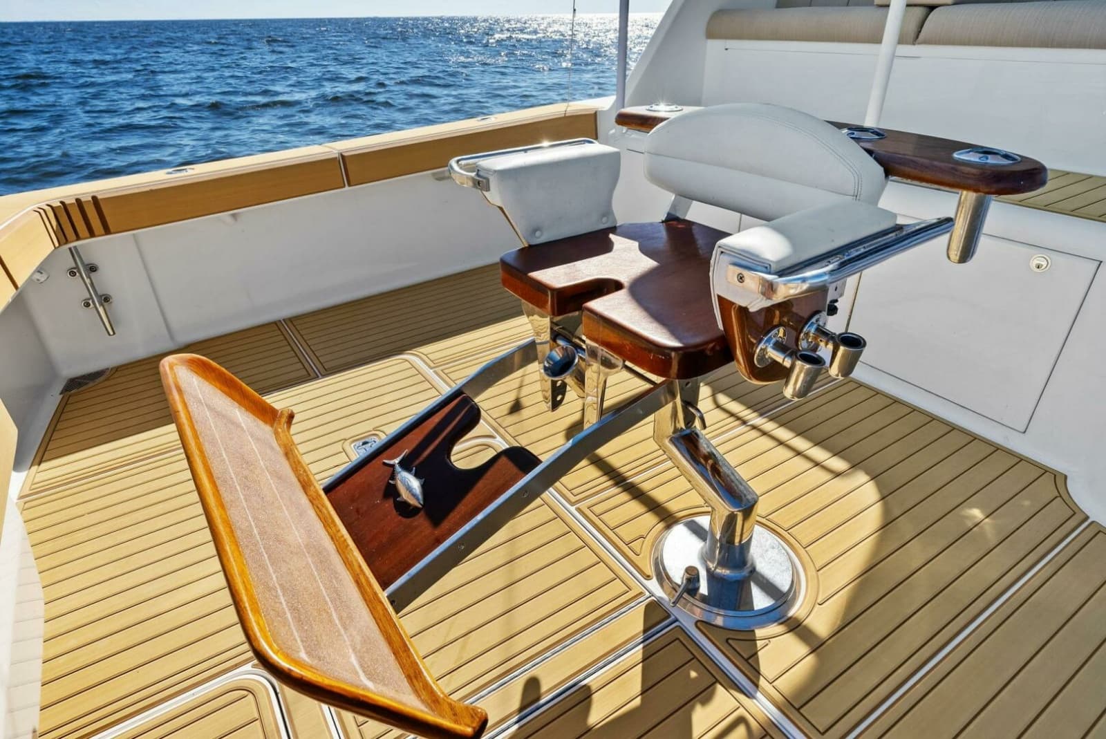 2002 Viking 65 Convertible - Photo 10