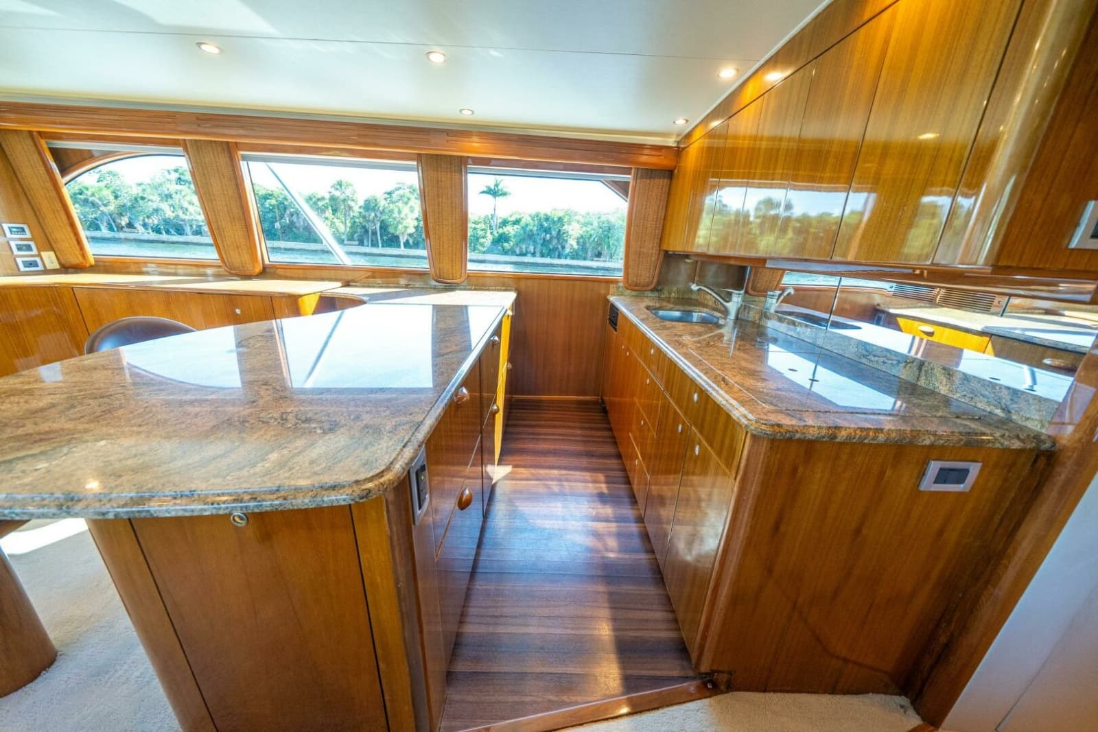 2006 Viking 68 Convertible - Photo 23