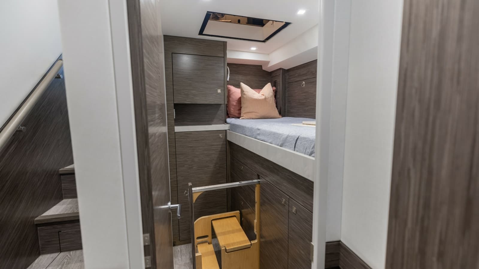 2021 Hatteras 65 GT - Photo 34