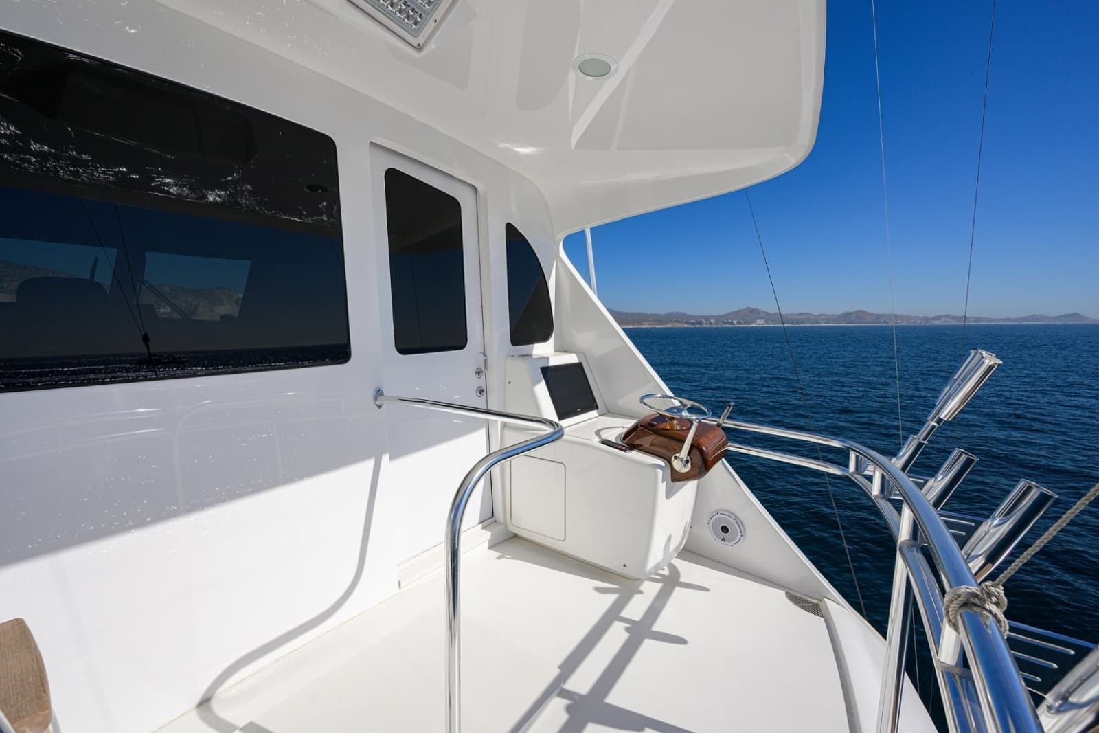 2023 Viking 80 Skybridge - Photo 34