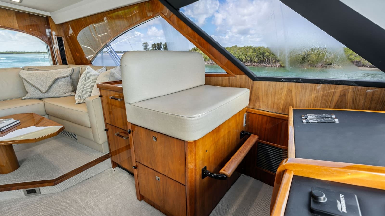 2016 Viking 80 Enclosed Bridge - Photo 91