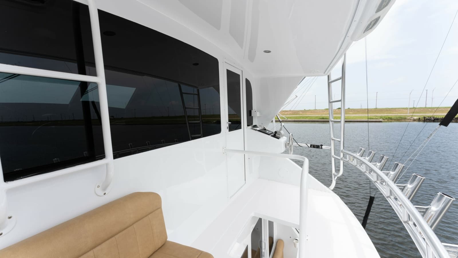 2001 Viking 65 Enclosed Bridge - Photo 34