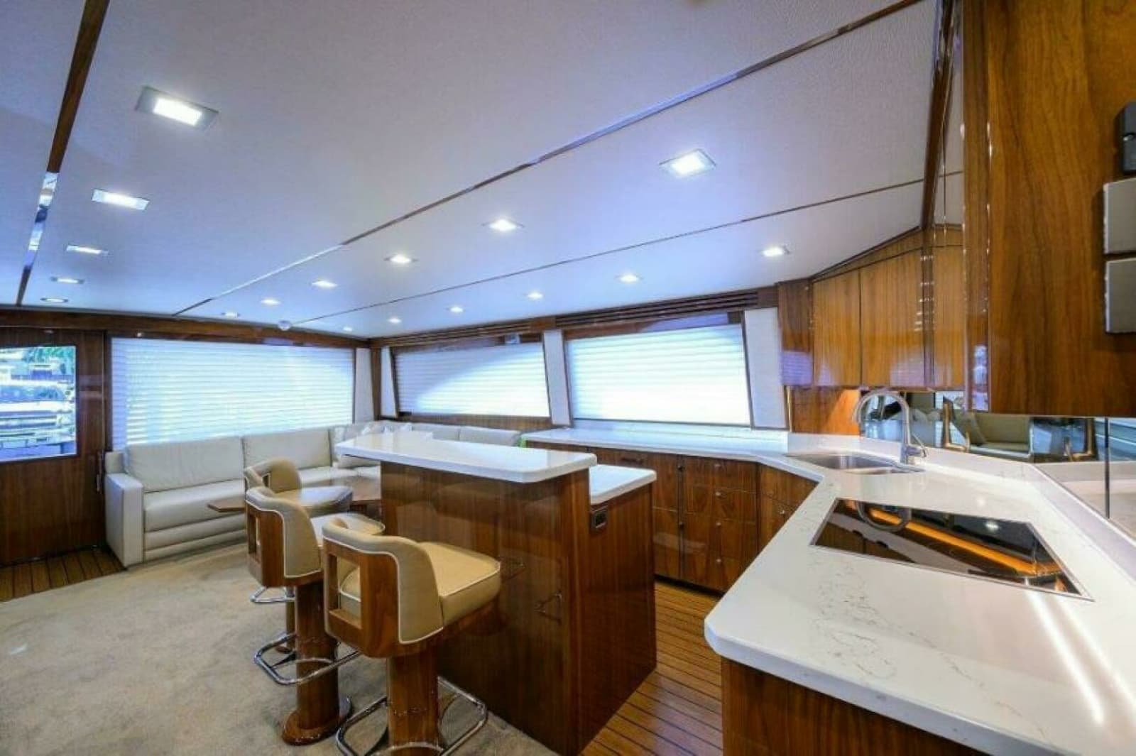 2020 Viking 72 Convertible - Photo 9